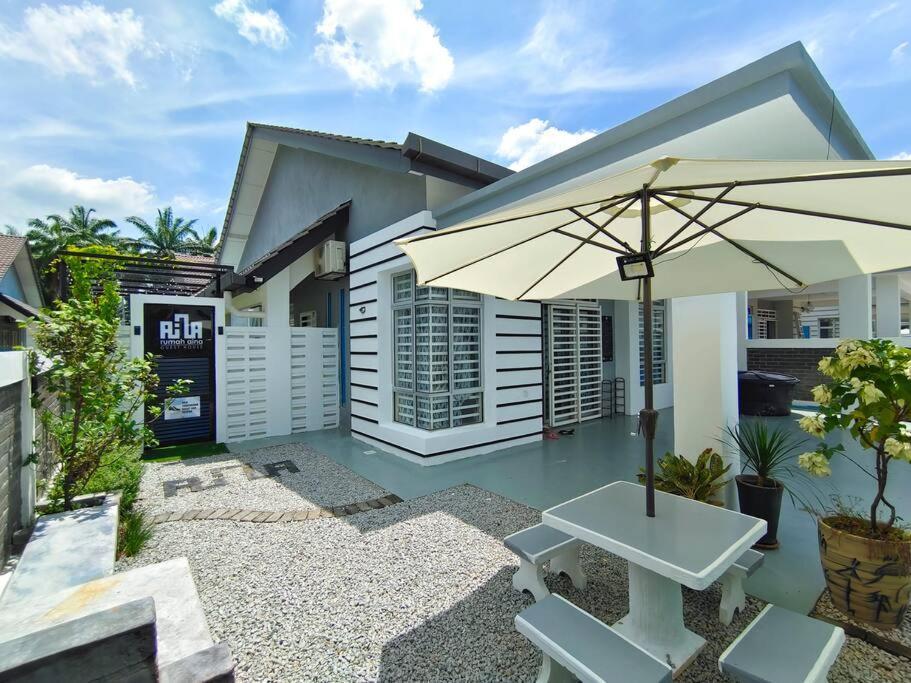 Rumah Aina Homestay Bukit Changgang Private Pool Kampong Melot المظهر الخارجي الصورة