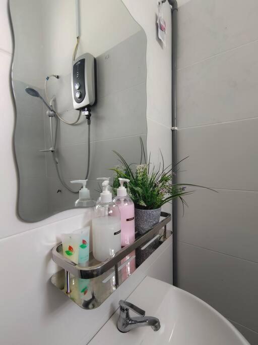 Rumah Aina Homestay Bukit Changgang Private Pool Kampong Melot المظهر الخارجي الصورة