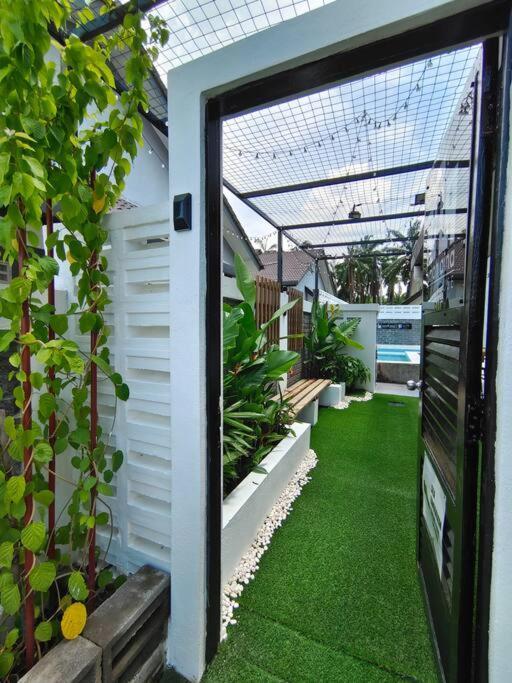 Rumah Aina Homestay Bukit Changgang Private Pool Kampong Melot المظهر الخارجي الصورة