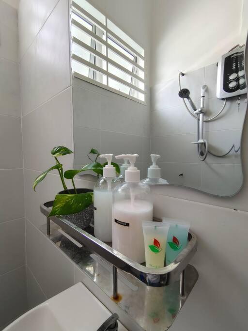 Rumah Aina Homestay Bukit Changgang Private Pool Kampong Melot المظهر الخارجي الصورة