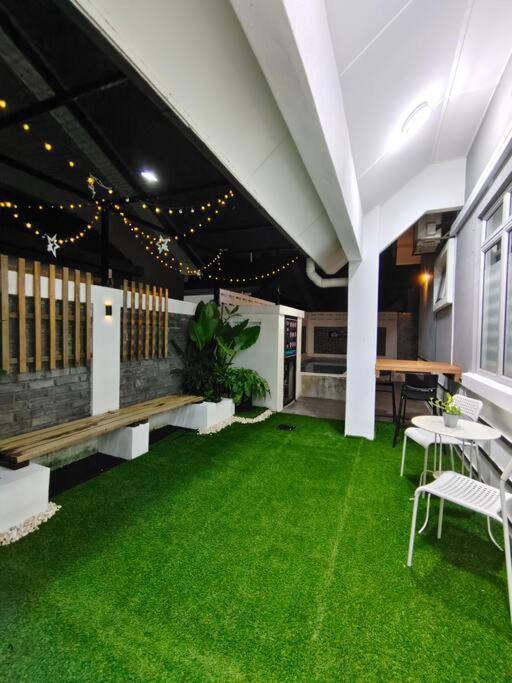 Rumah Aina Homestay Bukit Changgang Private Pool Kampong Melot المظهر الخارجي الصورة