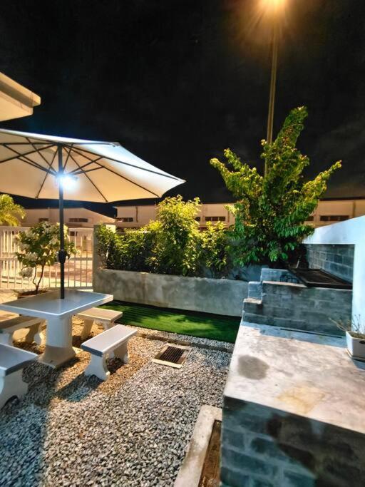 Rumah Aina Homestay Bukit Changgang Private Pool Kampong Melot المظهر الخارجي الصورة